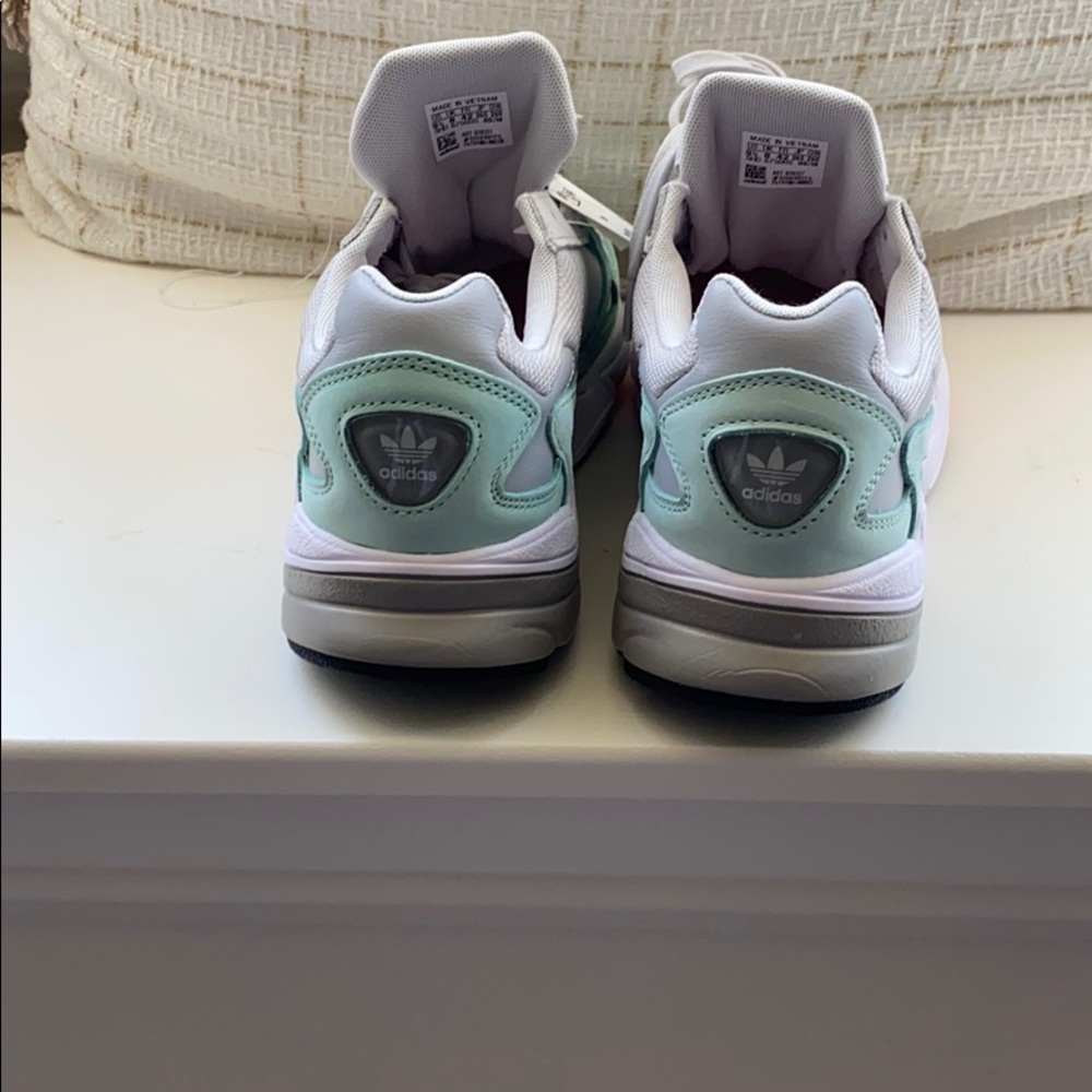 Adidas Falcon tennis shoes - Picture 5 of 8